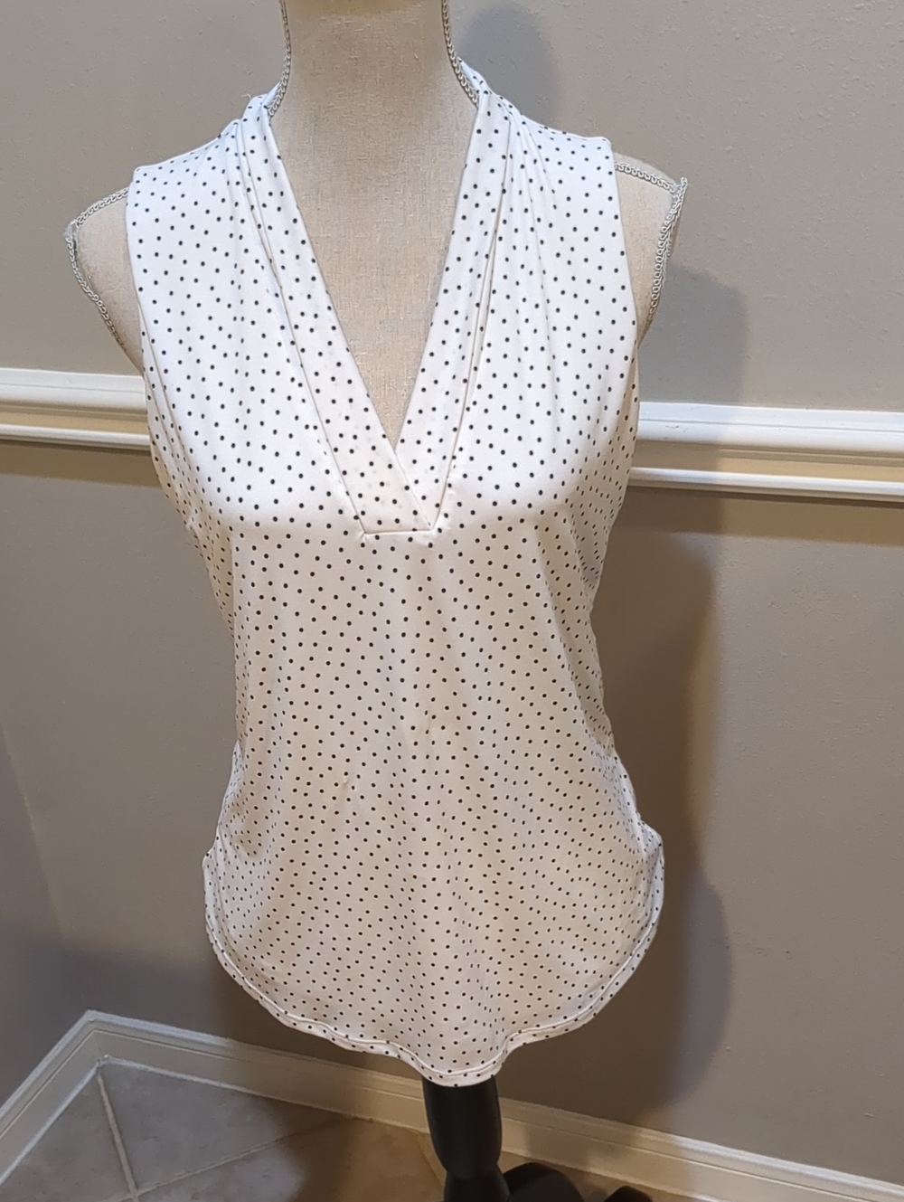 White House Black Market Sleeveless White Polka Dot V-Neck Top